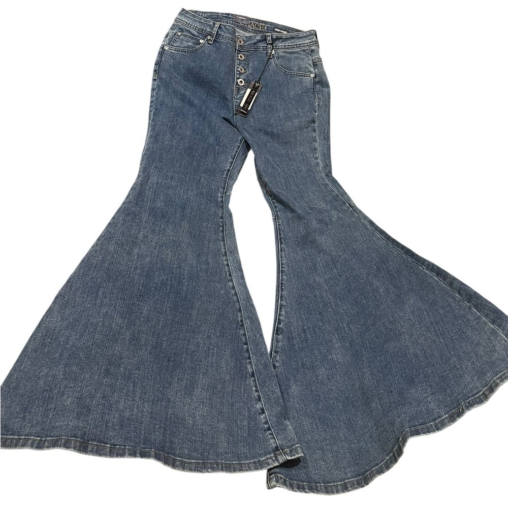 Grace Wide-Leg Flare Jeans in Faded Blue Denim